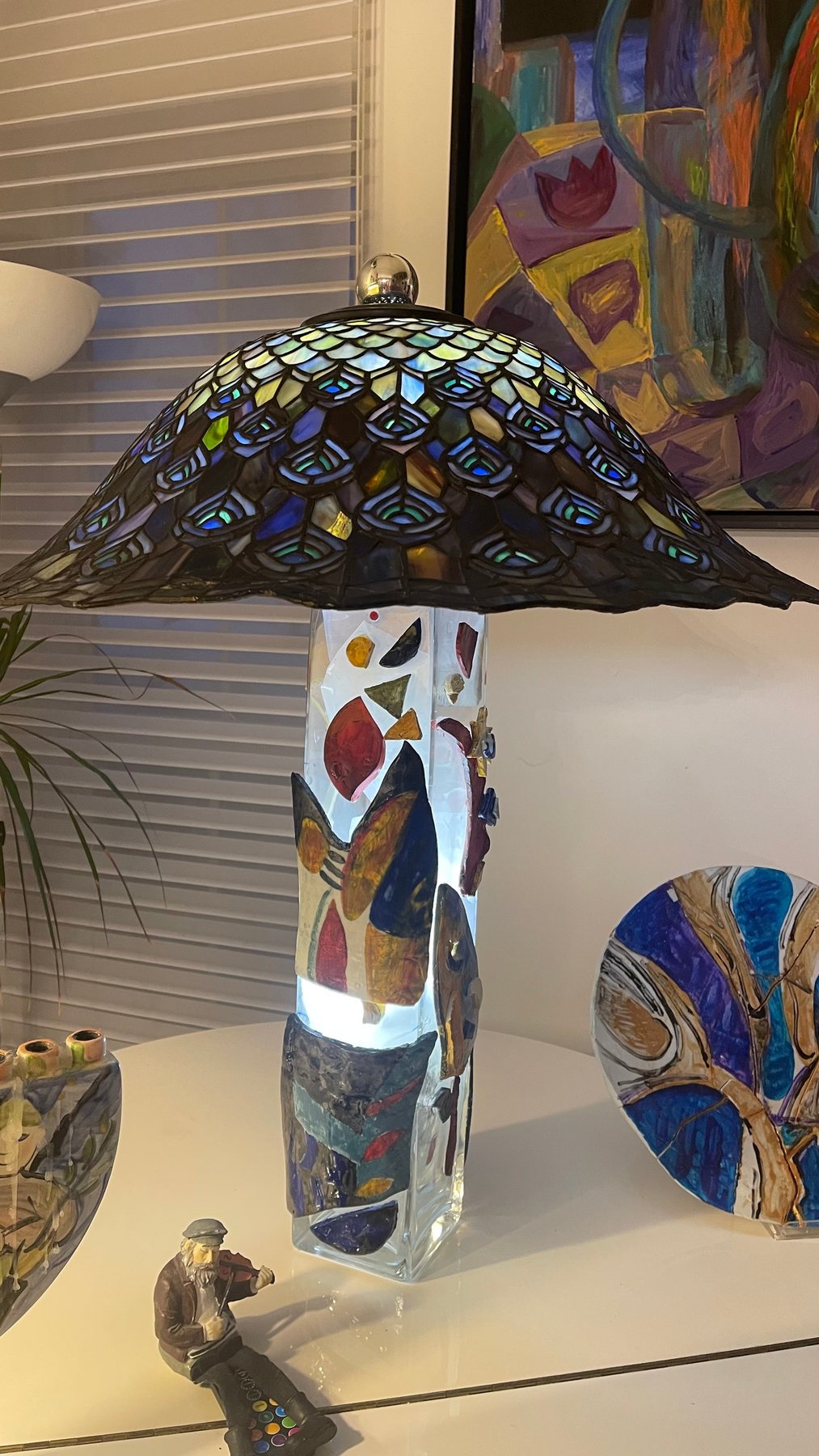 Tiffany lamp with ceramic and glass stand